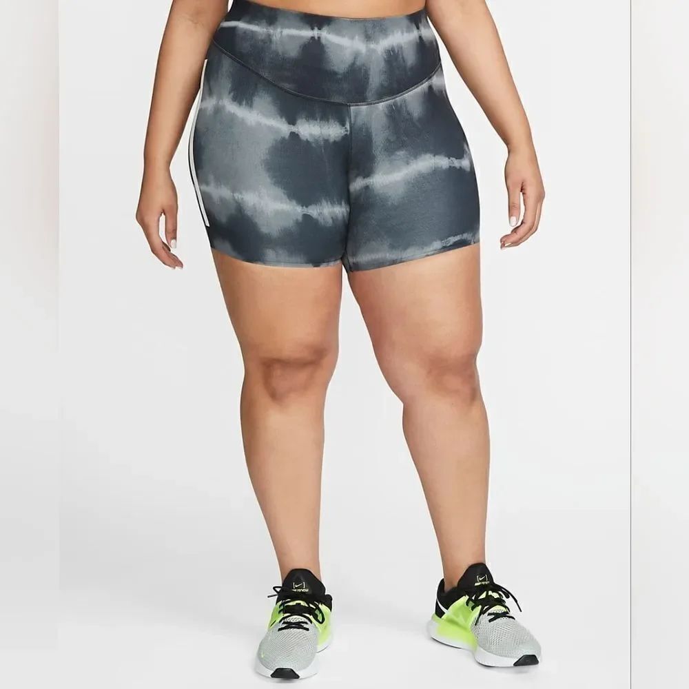 NIKE One Luxe Women’s Mide-Rise 7” Tie-Dye Training Shorts 2X